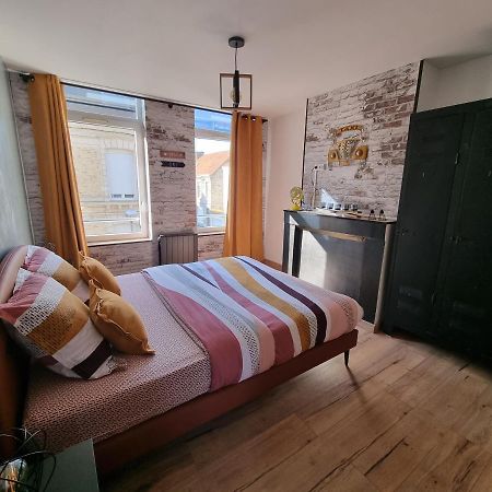 Comme Un Air De Chez Soi Apartment Calais Bagian luar foto