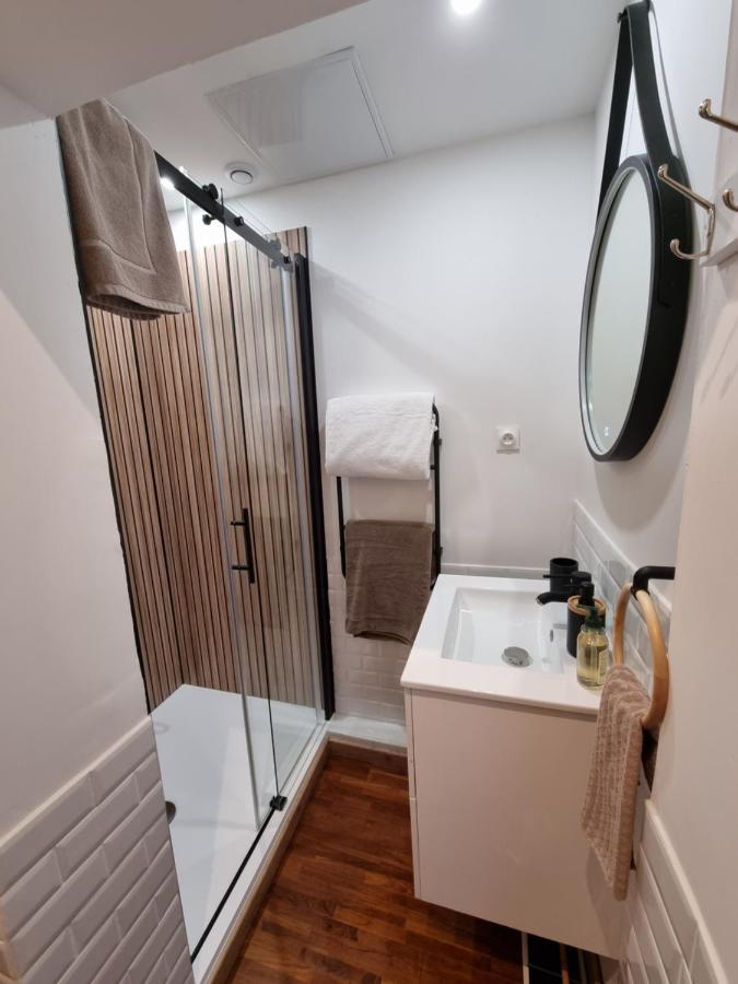 Comme Un Air De Chez Soi Apartment Calais Bagian luar foto