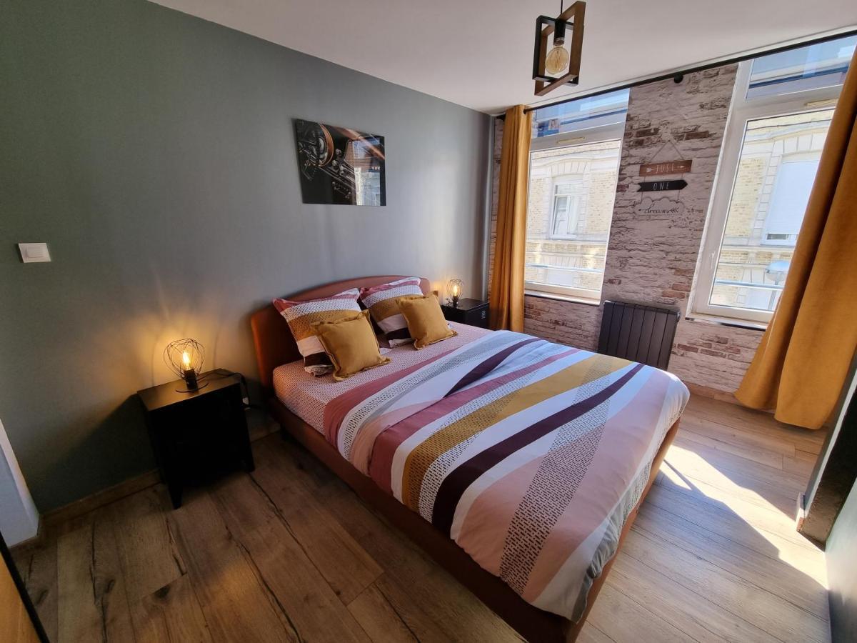 Comme Un Air De Chez Soi Apartment Calais Bagian luar foto