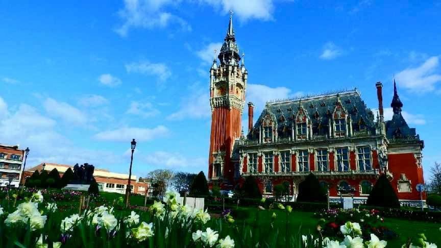 Comme Un Air De Chez Soi Apartment Calais Bagian luar foto